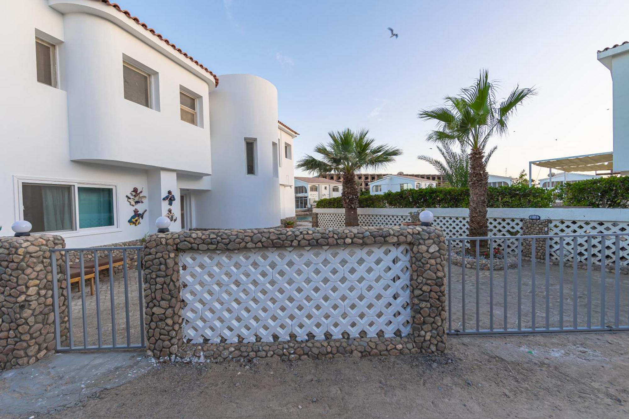 Aden Beach - Sea View Room With Beach Access In Villa Hurghada Eksteriør billede